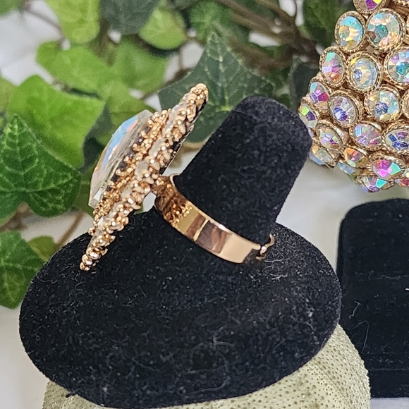 Beautiful Iridescent Crystal Statement Stretch Bracelet and Ring - Picture 5 of 12